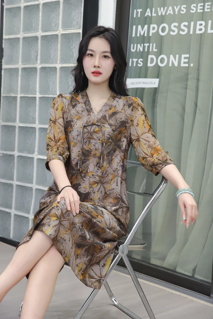 【画姿朵】5622新款V领双盘口咖色大树叶直筒显瘦气质时尚女连衣裙