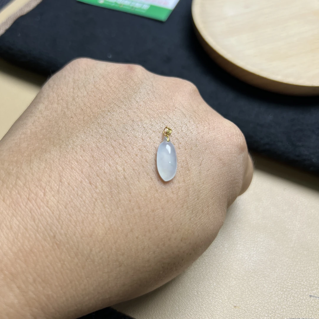 翡翠吊坠福瓜冰种饱满冰白18K金福气常伴高贵精致素款