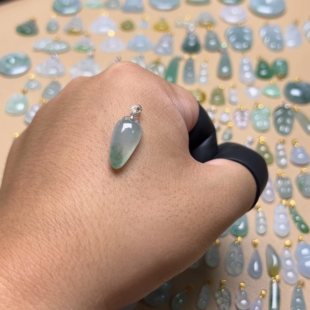 翡翠颈饰18K金镶嵌福瓜