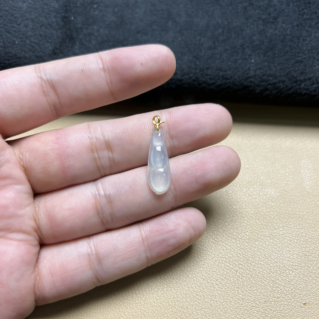 翡翠豆子吊坠高冰种光感好精雕18K金女式硕果累累高贵气质百搭