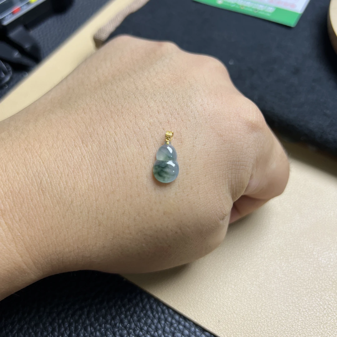 翡翠葫芦吊坠高冰种飘花18K金女式福禄常伴高贵气质百搭素款