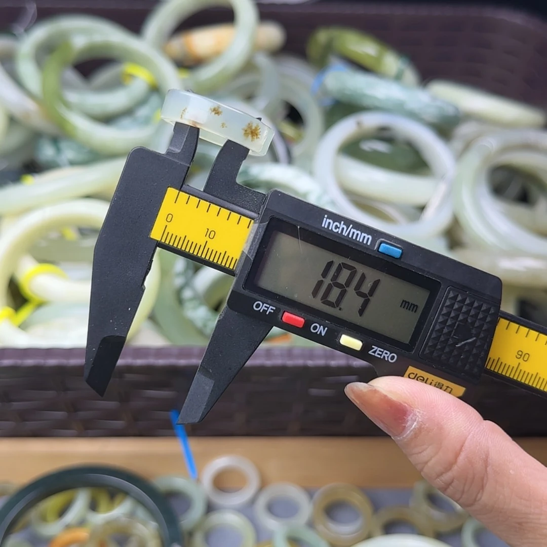 【闪购商品】蛇纹石玉手镯未镶嵌34