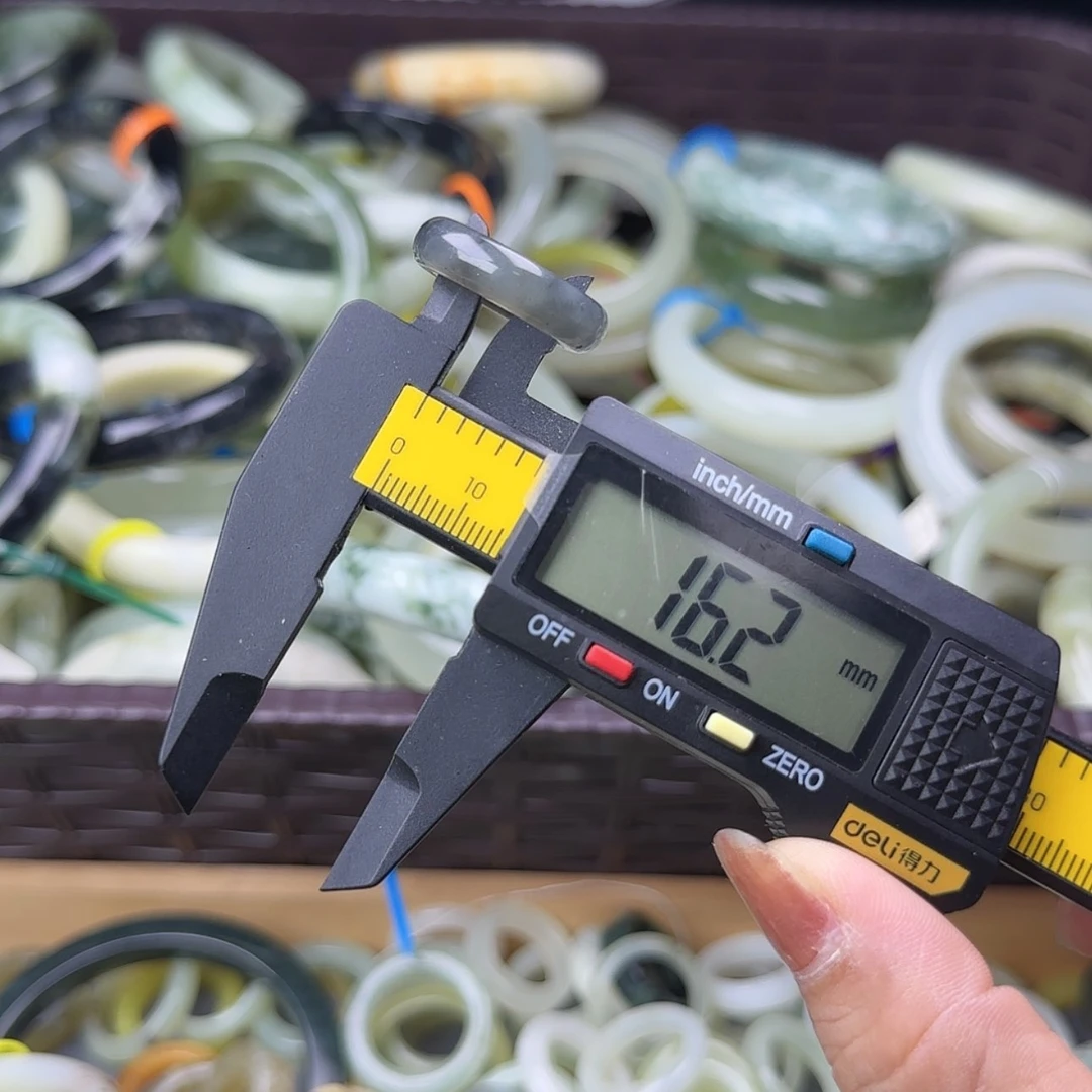 【闪购商品】蛇纹石玉手镯未镶嵌82