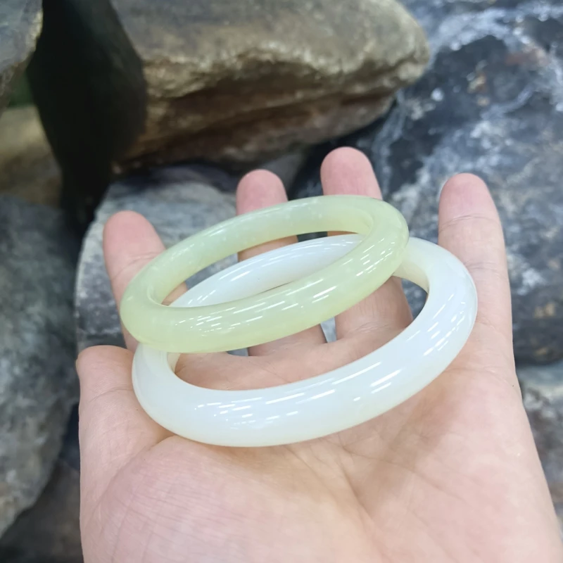 一物一图 天然岫玉手镯  白糯款  白冰飘墨款j