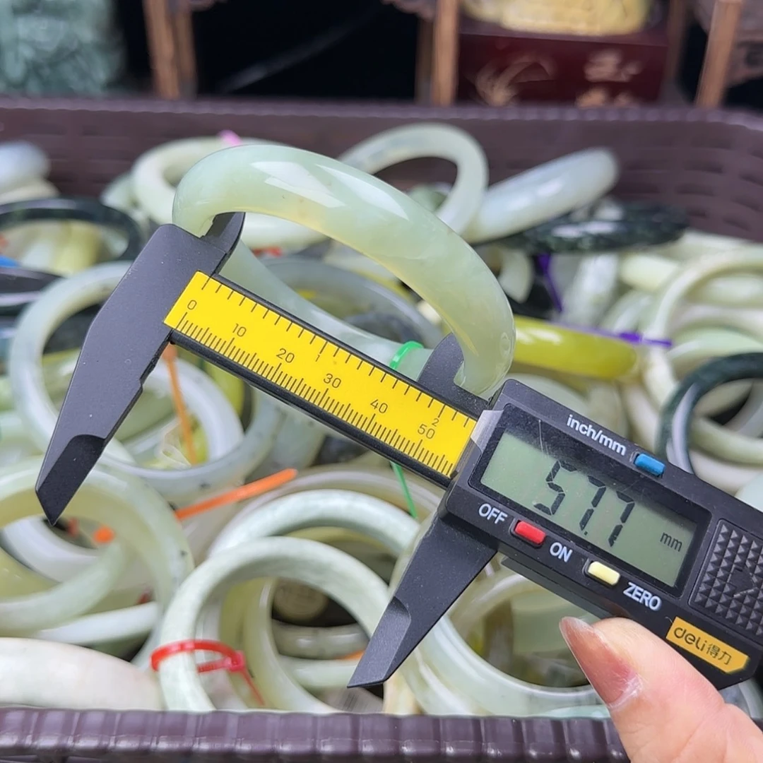 【闪购商品】蛇纹石玉手镯未镶嵌326瑕疵