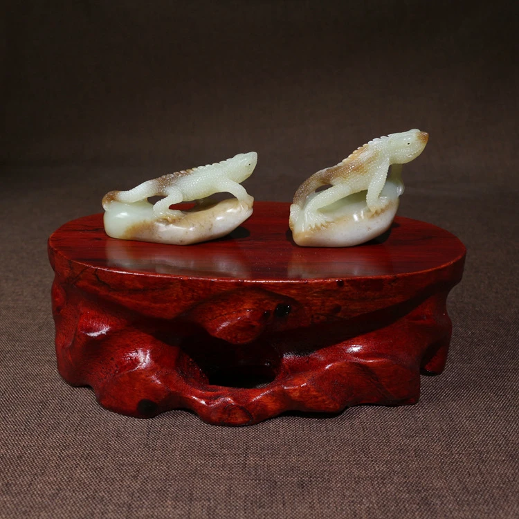 新疆和田黄玉蜥蜴摆件一对若羌黄口料带糖