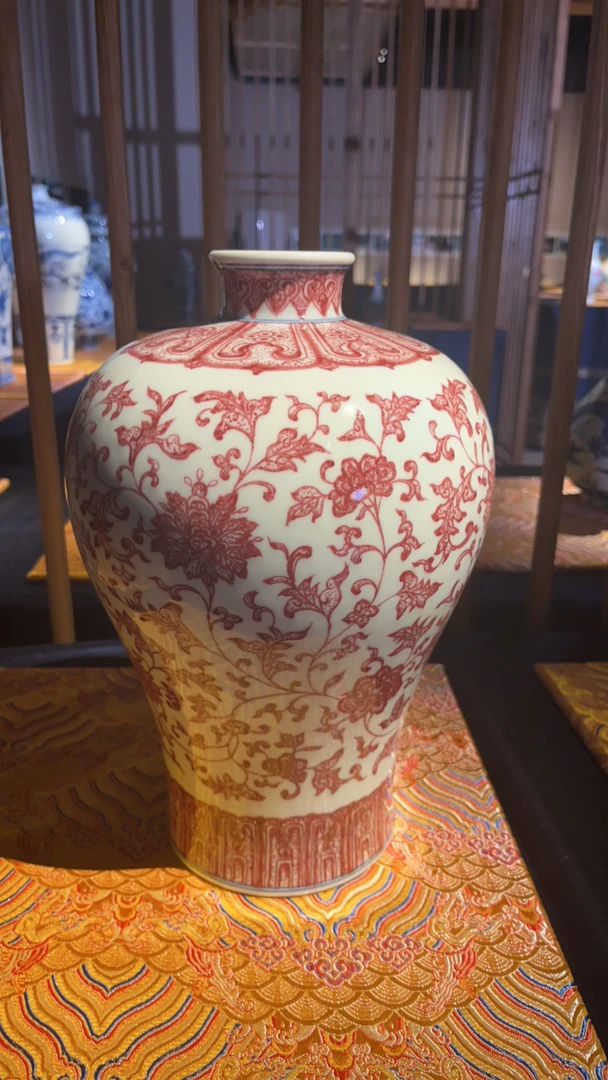 【九鸣·古窑】仿古釉里红点工缠枝莲梅瓶     景德镇高端摆件