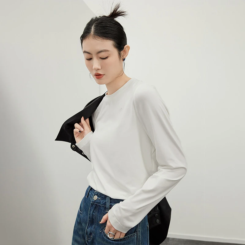 美洋MEIYANG纯色肌底液白色开叉T滑糯轻柔圆领压褶直筒打底百搭