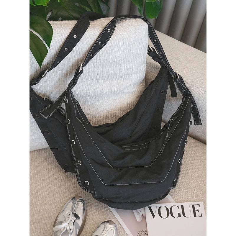 A美洋MEIYANG 气眼牛角包 咆哮推荐！机能风绗缝大容量休闲斜挎包