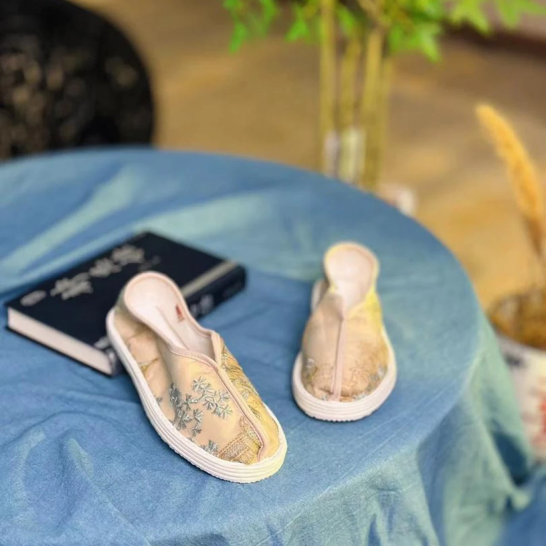 2025春上新【素禾】新中式透气时尚绣花布女士浅口低帮国风布鞋