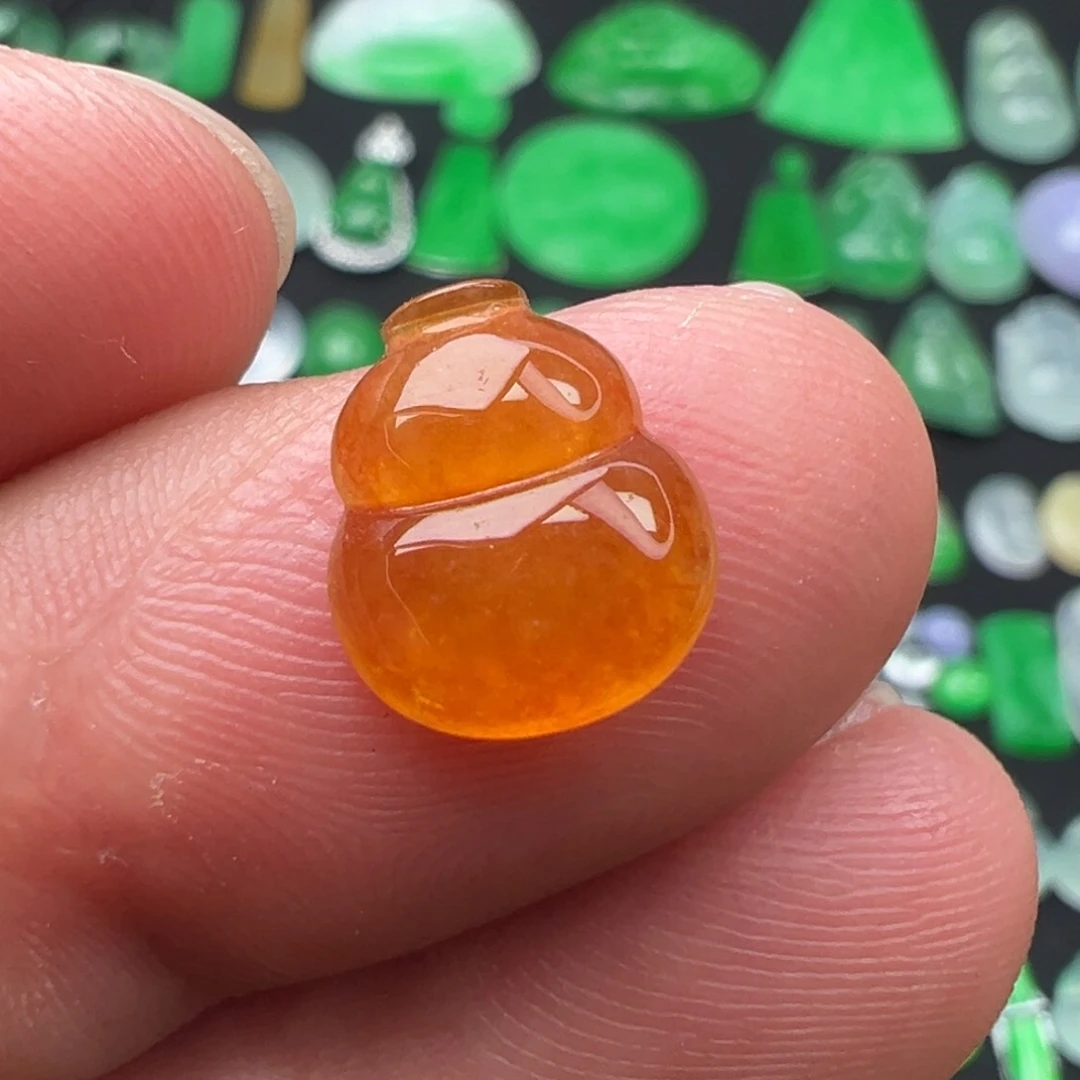 翡翠颈饰未镶嵌葫芦卡10.7