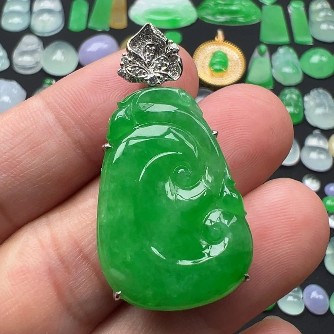 翡翠颈饰18K金镶嵌如意卡28.6