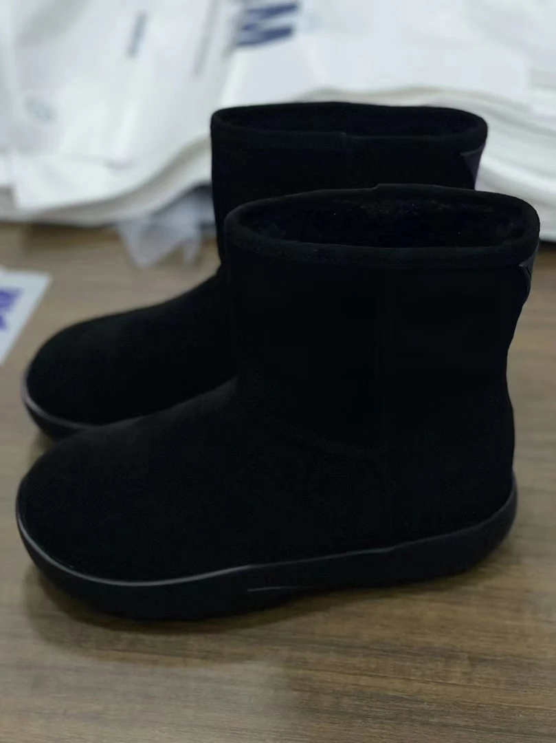 经典女款黑色雪地靴