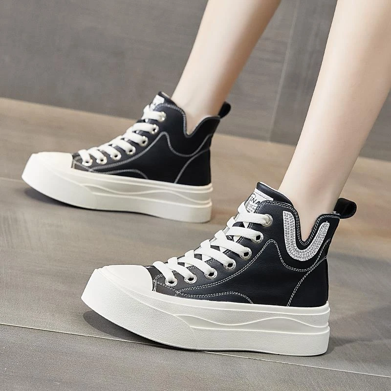 2024年早春新款皮质新品高帮小白鞋女内增高松糕厚底女鞋时尚休闲