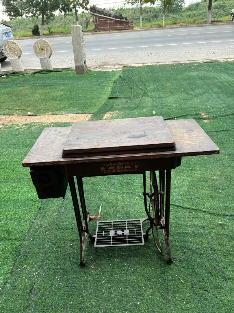 缝纫机老式缝纫机，正常使用