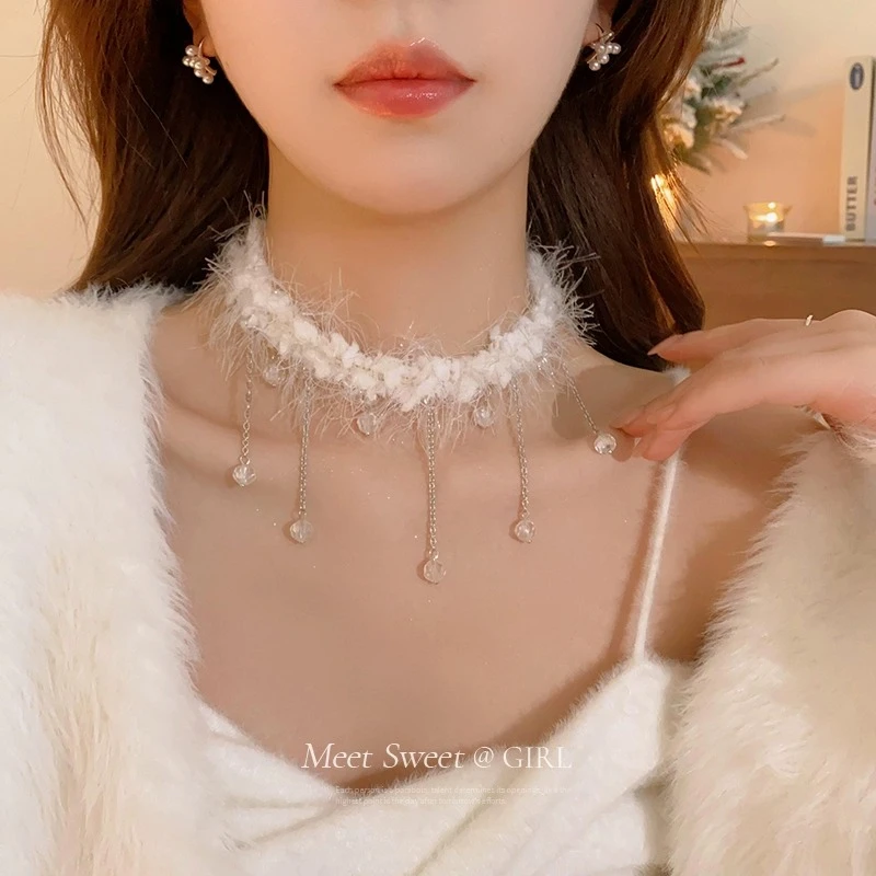 铜合金项链  毛绒流苏颈链白色毛毛choker项圈女2024新款爆款配饰