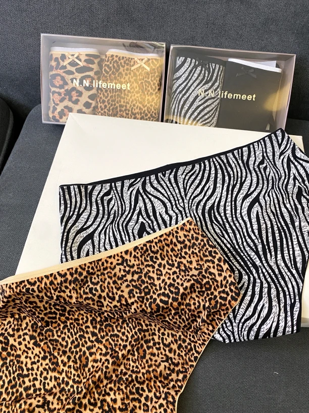 5588低腰高弹半包臀无痕面料欧版豹纹贴身三角短裤