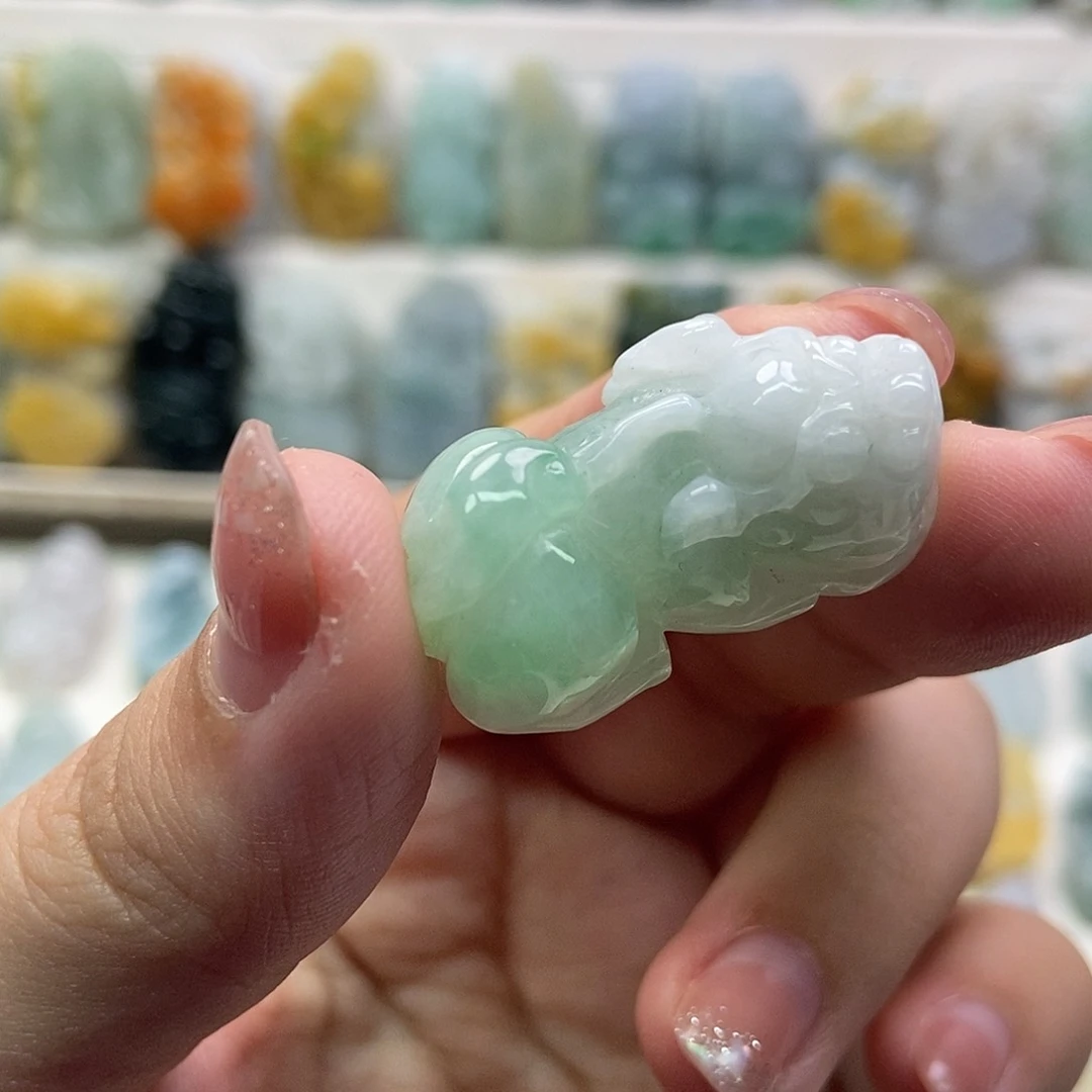 翡翠吊坠(赠链)未镶嵌