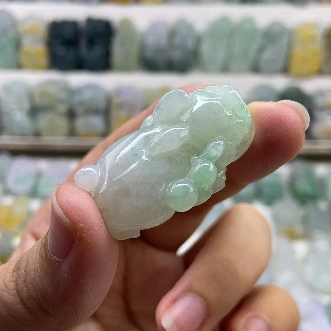 翡翠吊坠(赠链)未镶嵌