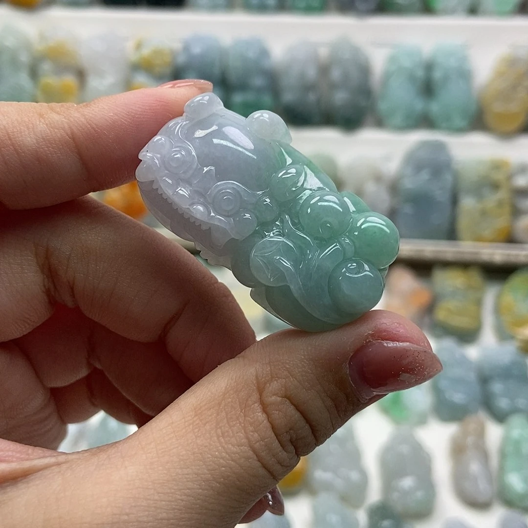 翡翠吊坠(赠链)未镶嵌