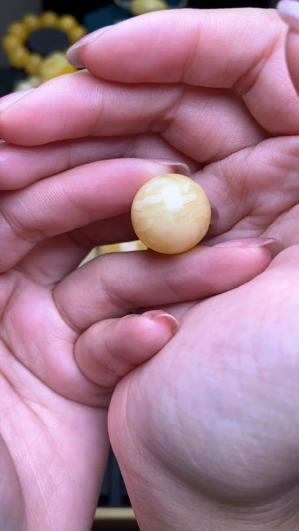 【闪购商品】琥珀裸石未镶嵌小葵.  65
