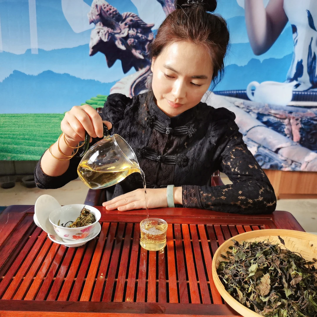 野生古树白茶云南传统晾晒茶汤清透入口清甜花果香清香冷泡茶叶