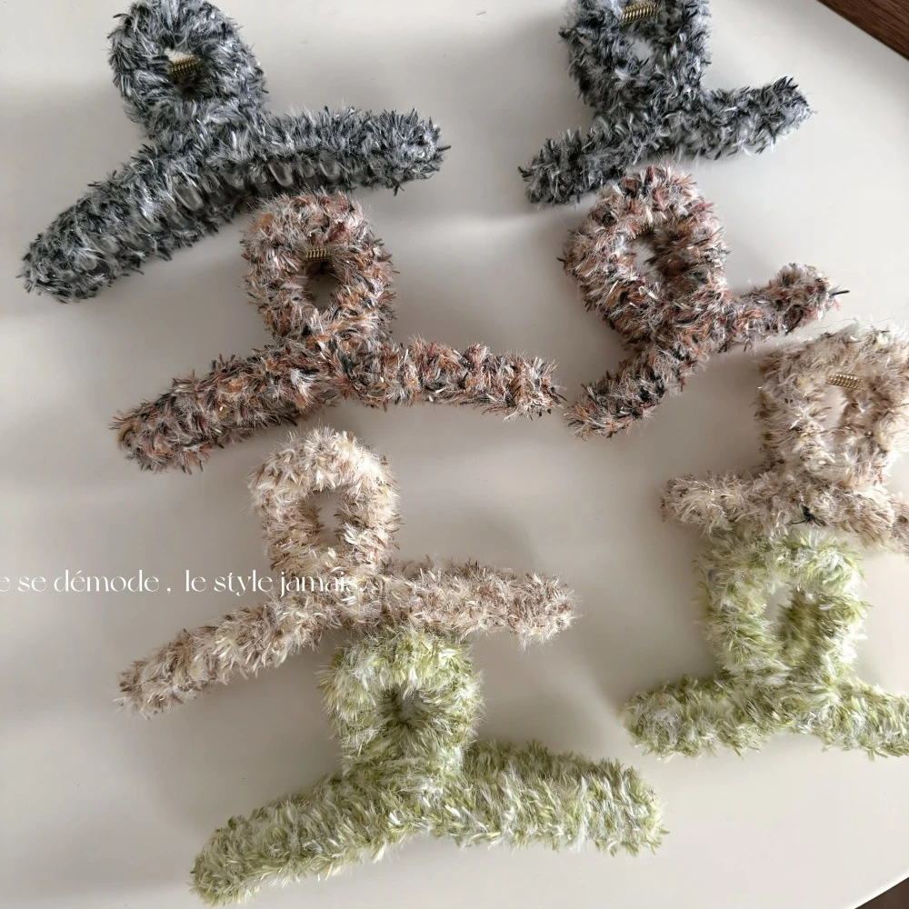 毛绒秋冬拼色网红布艺抓夹高级感衣架大号盘发鲨鱼夹头饰发饰新款