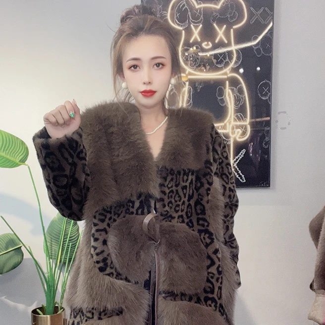 《凡宝服饰》03气质网红轻奢短款时尚秋冬豹纹冬季保暖女士洋气