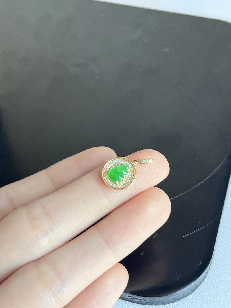 18k金镶嵌阳绿葫芦吊坠满绿精美精致满色通透