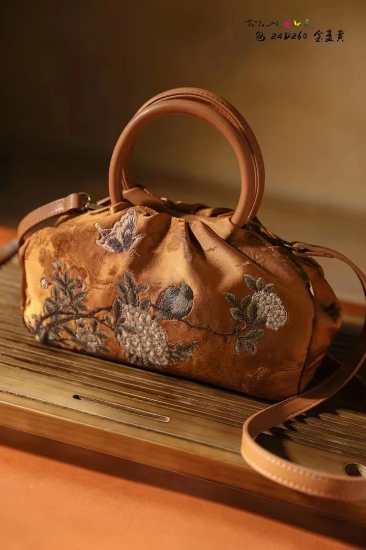 （漂亮女人家）楚馨24D260民族风重工刺绣包气质轻奢