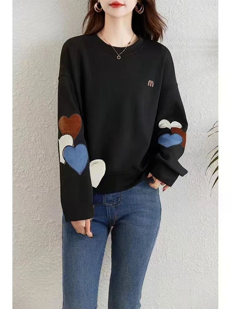 7901时尚减龄圆领卫衣休闲趣味撞色布贴m字宽松卫衣女