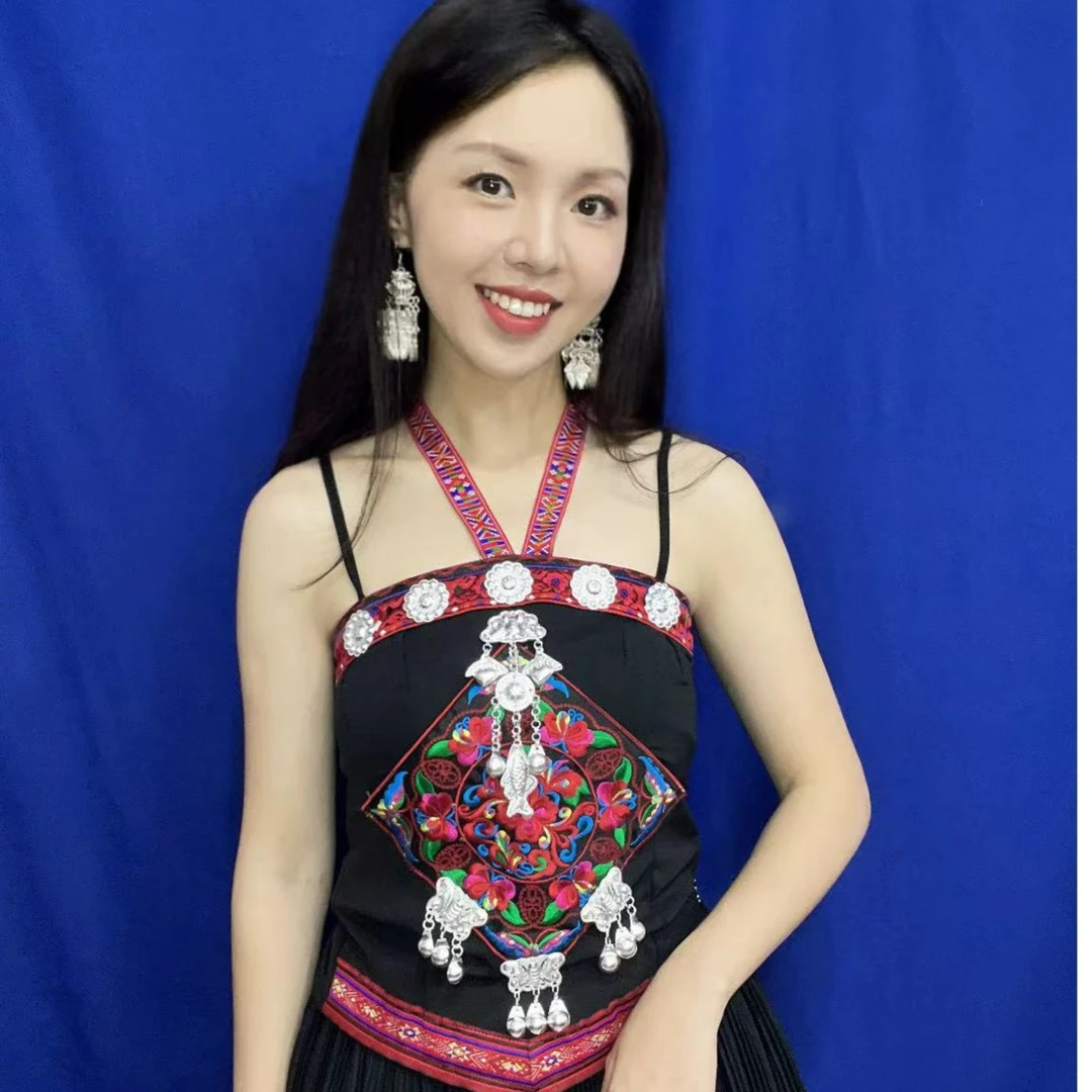 少数民族苗族肚兜上衣，含上衣仿真银饰民族风舞台装