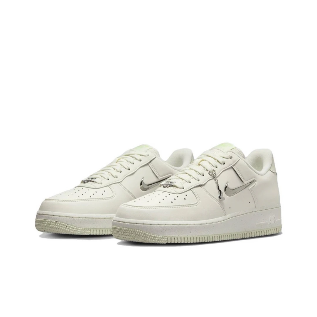 NIKE/耐克【店铺同款】女子AIRFORCE1空军一号休闲板鞋FN8540-100