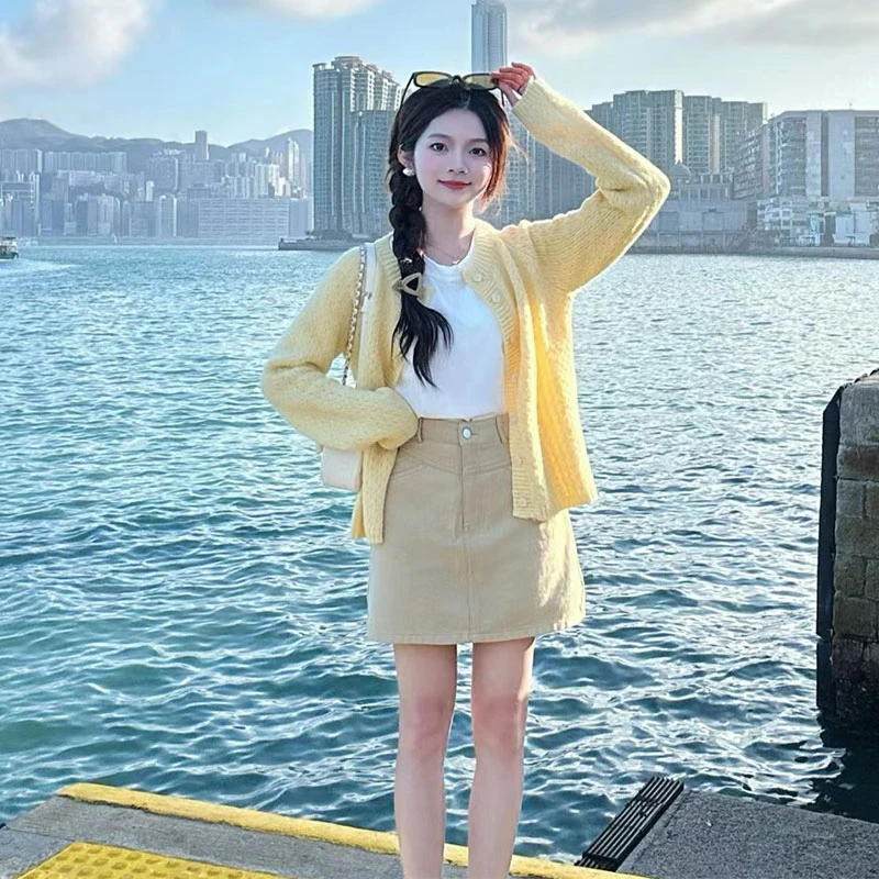 小个子茶系穿搭一整套女春季鹅黄色短款针织毛衣开衫裙子三件套装