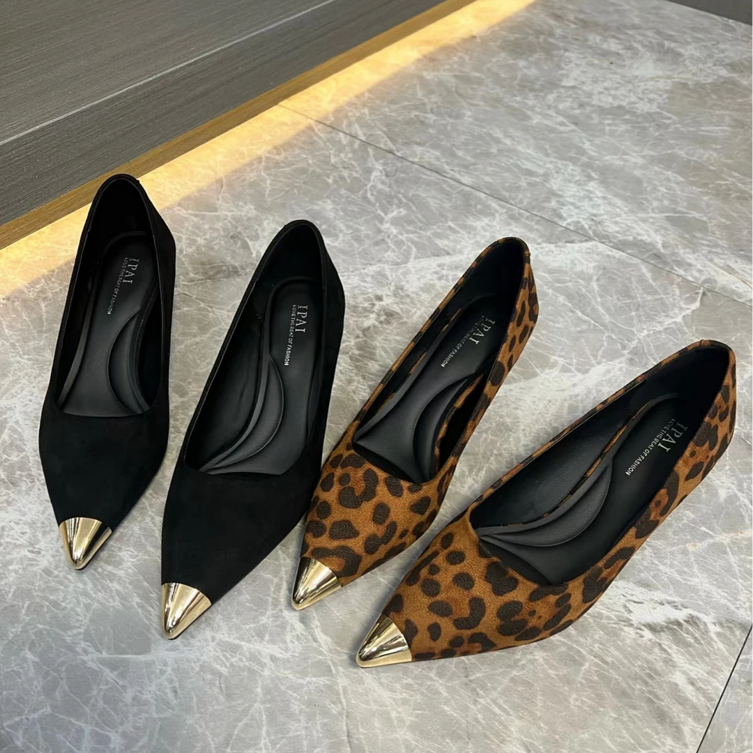 【赫啦美】新款时尚百搭金属尖头浅口高跟单鞋