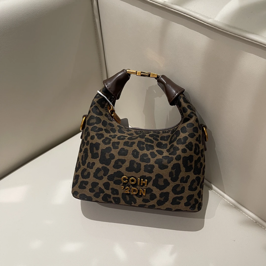 秋季新款高级感女士手提包时尚百搭小众单肩斜挎牛角便当包0793