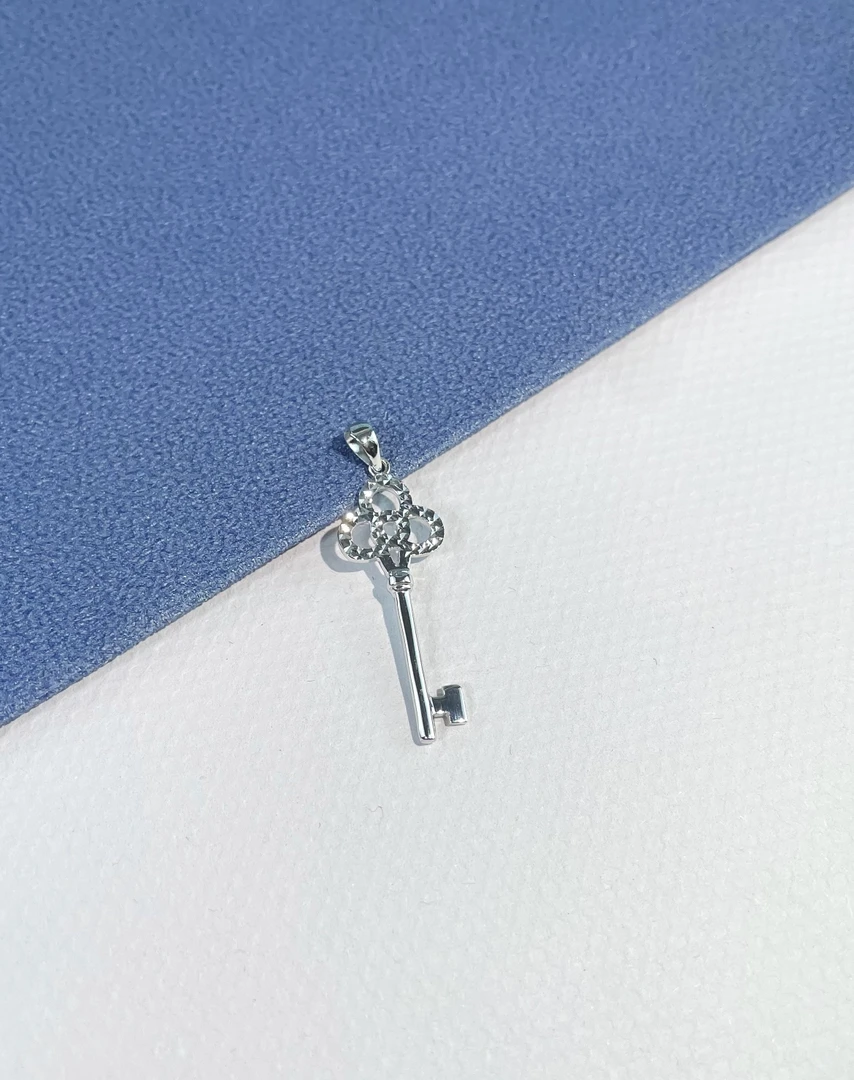 铂金pt950精品吊坠（三花钥匙）