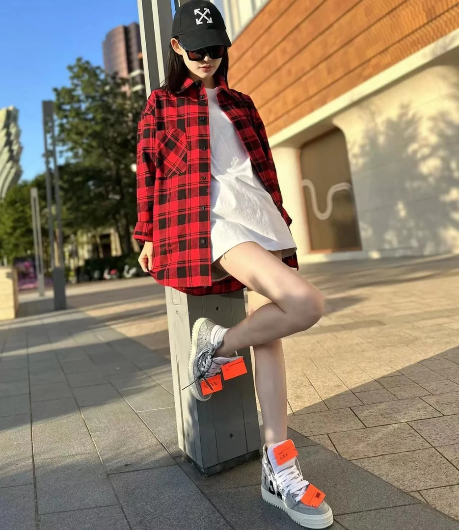 95新OFF-WHITE Court平跟细带圆头亮闪银色做旧款贴布高帮鞋 35码