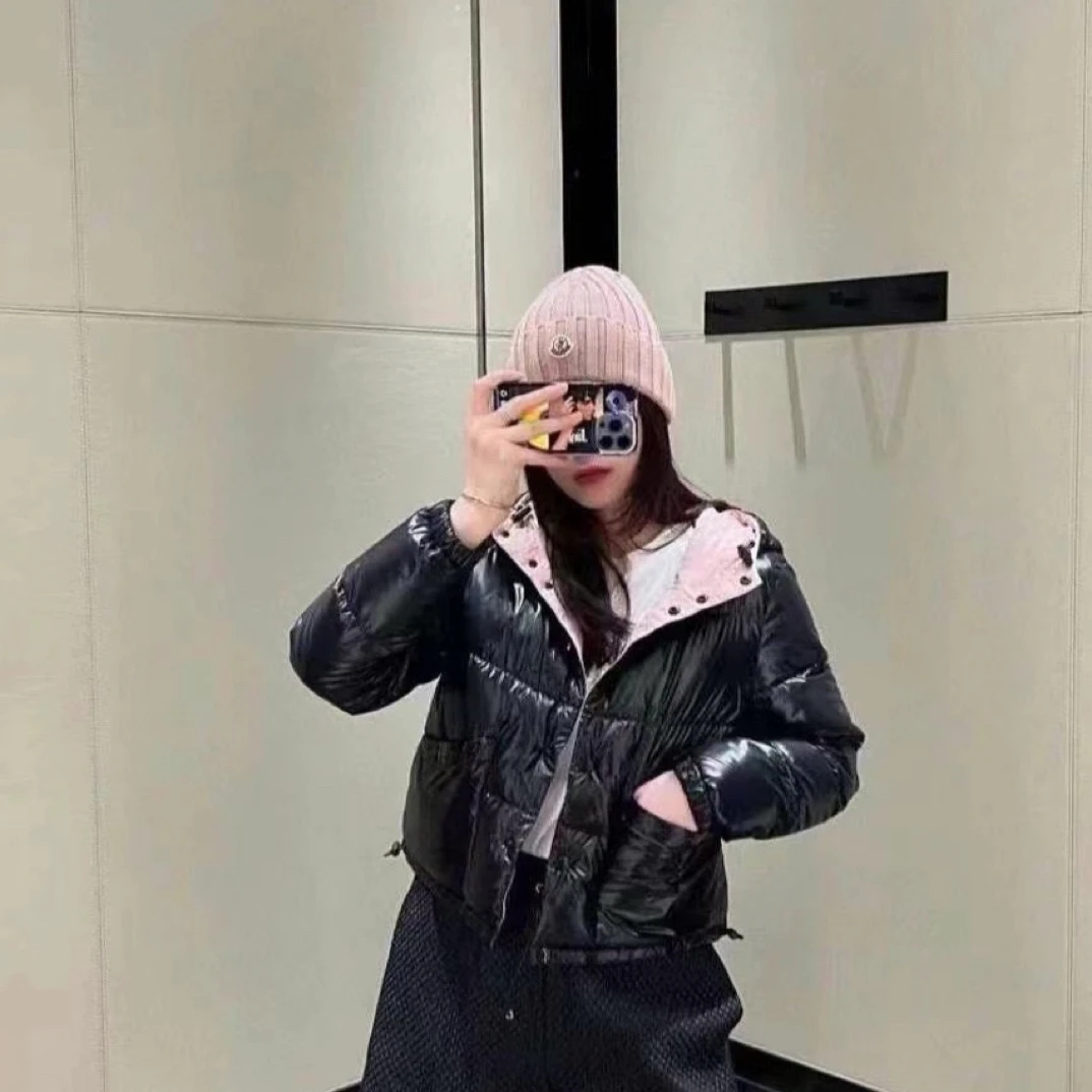 99新 MONCLER盟可睐 黑色亮面短款羽绒内里拼粉色 00798