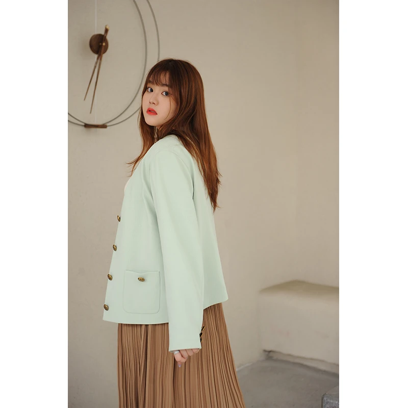 181酒窝桃子春秋大码女装小香气质短外套上衣V领笔挺显瘦利落A版