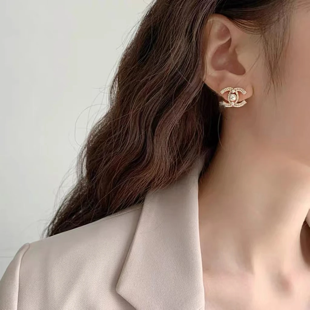 铜合金合成锆石耳饰 轻奢耳饰小香风大气气质精美百搭珠珠耳钉032