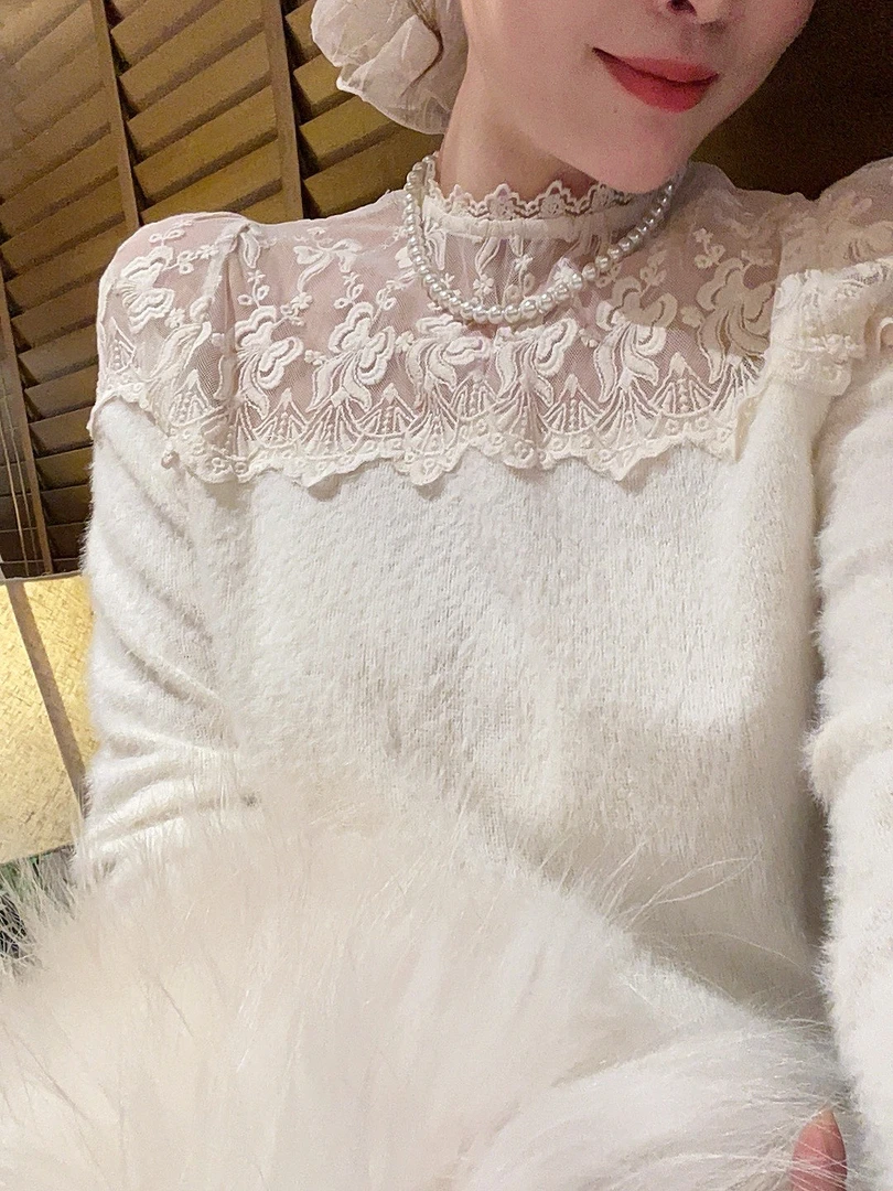 老赵服饰 蕾丝勾花拼接水绒绒针织上衣 21AU2852