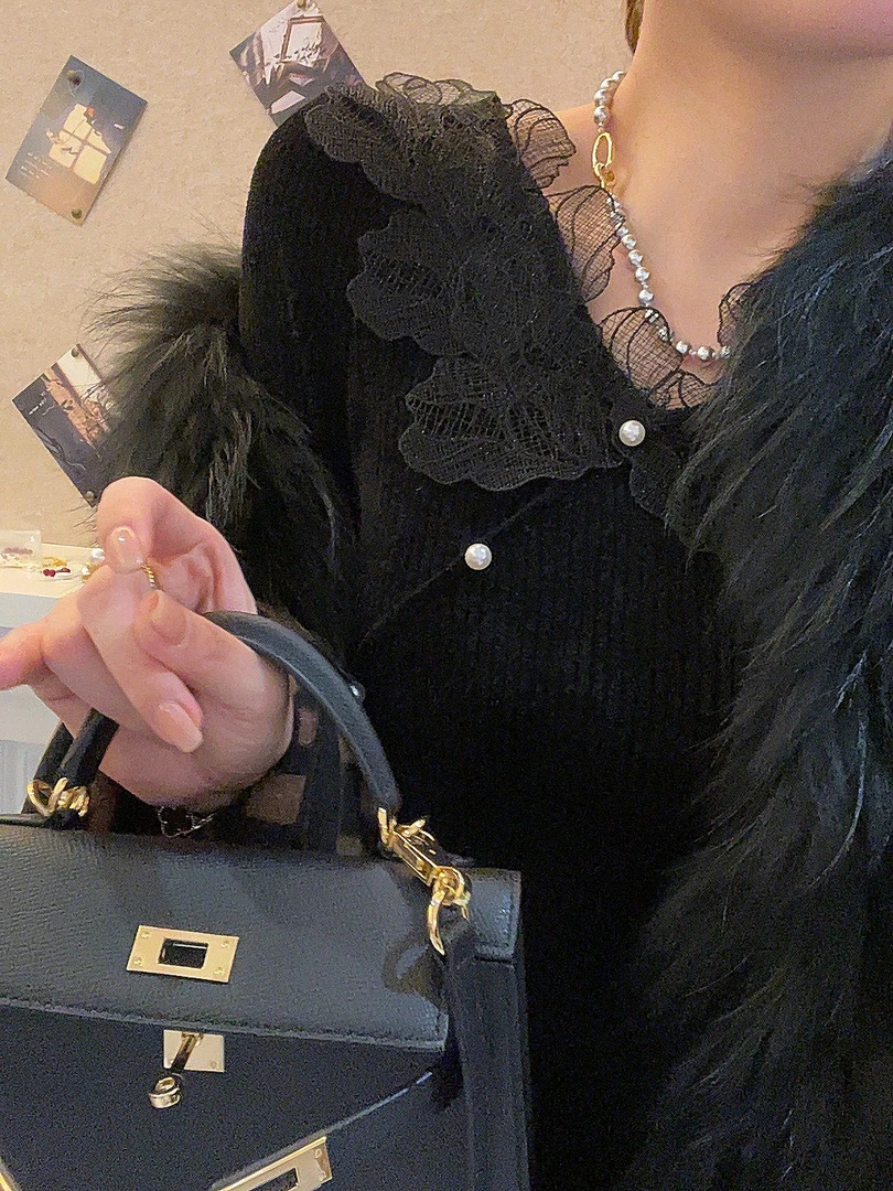 老赵服饰 V领钉珠花瓣拼接天鹅绒上衣 21AU2947