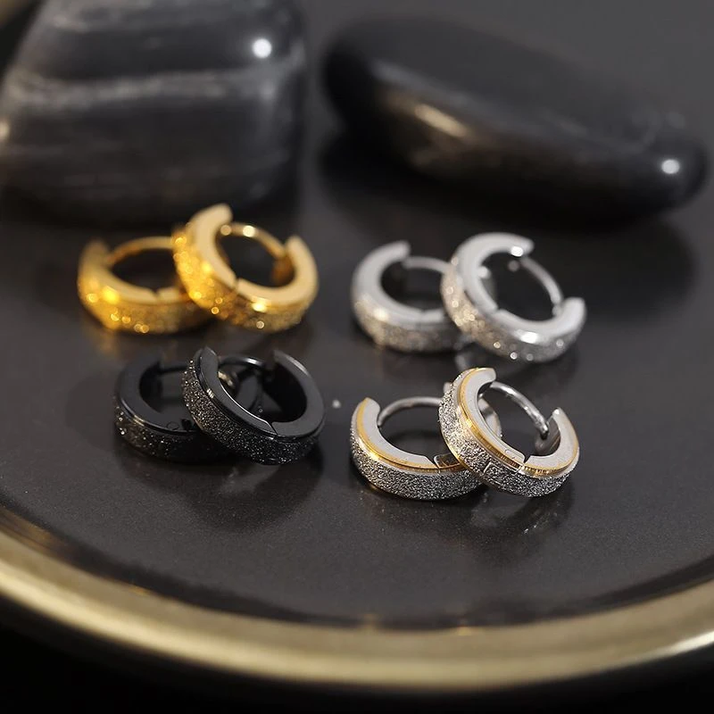 韩版钛钢潮流嘻哈耳钉闪爆闪磨砂男士新款个性抗耳环男2023