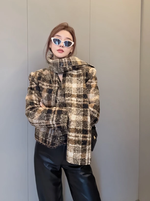 no退no换南油23冬季新款设计师正版高级感撞色配围巾格子外套