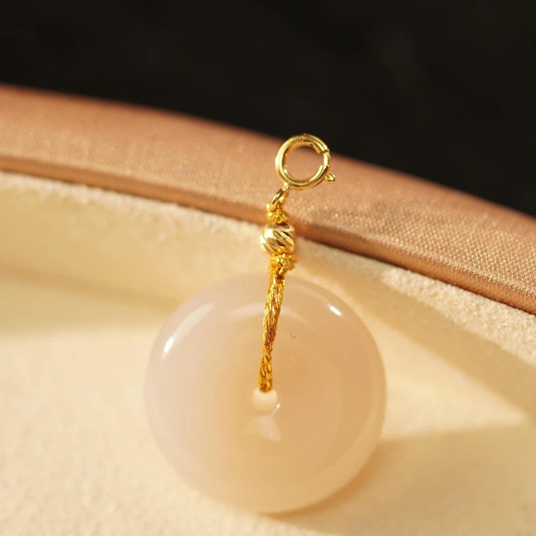 【之七珠宝】藕粉和田玉平安扣 +18k金吊坠 20*20*5mm精美简约时尚
