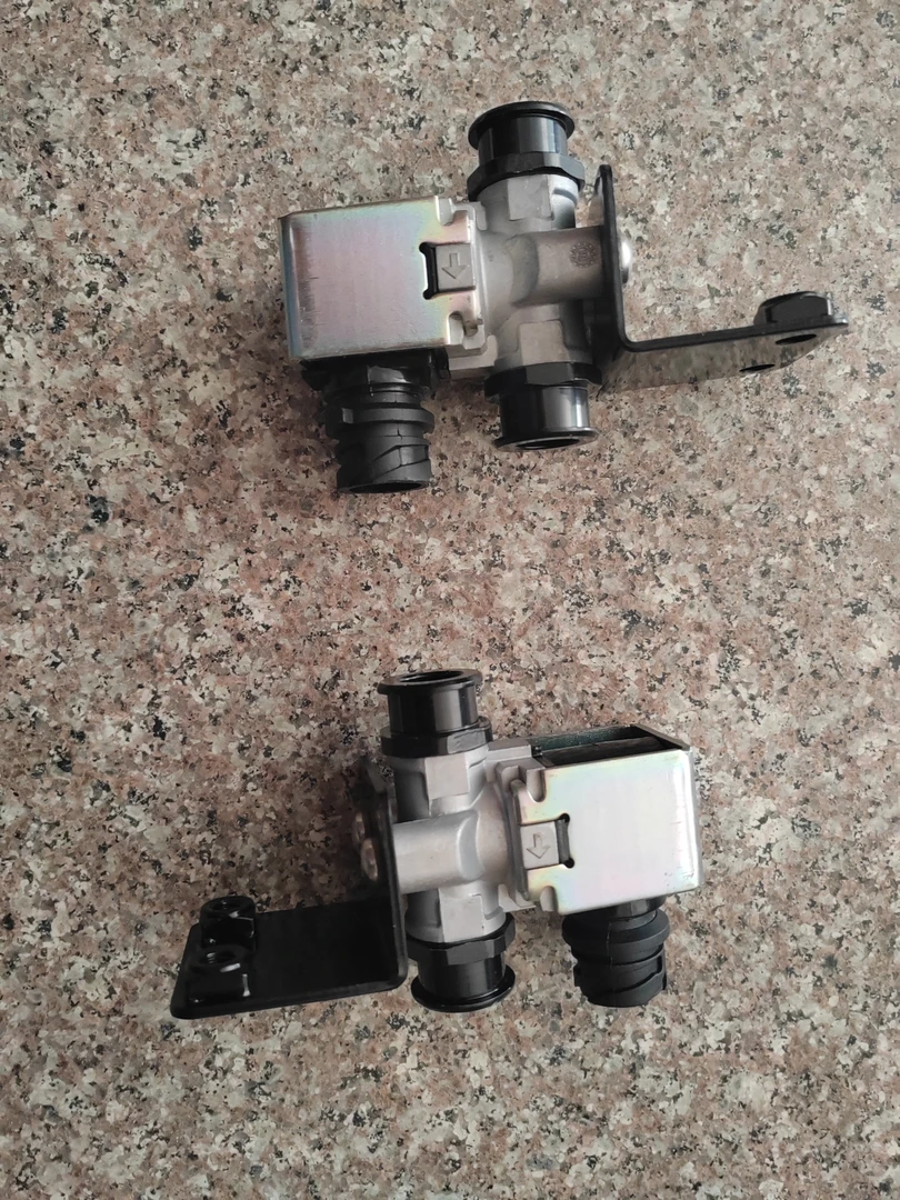 解放原厂尿素泵电磁阀，电磁阀3754010-82T