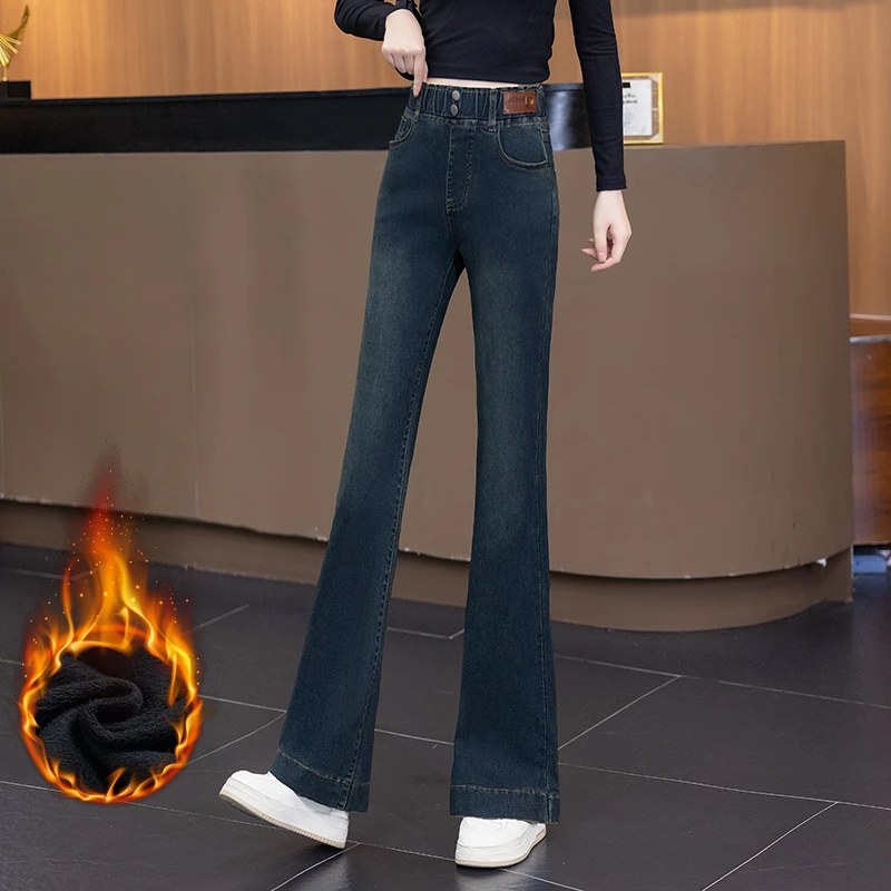 加绒微喇牛仔裤女显瘦2024冬季新款松紧腰大码小个子保暖喇叭裤子