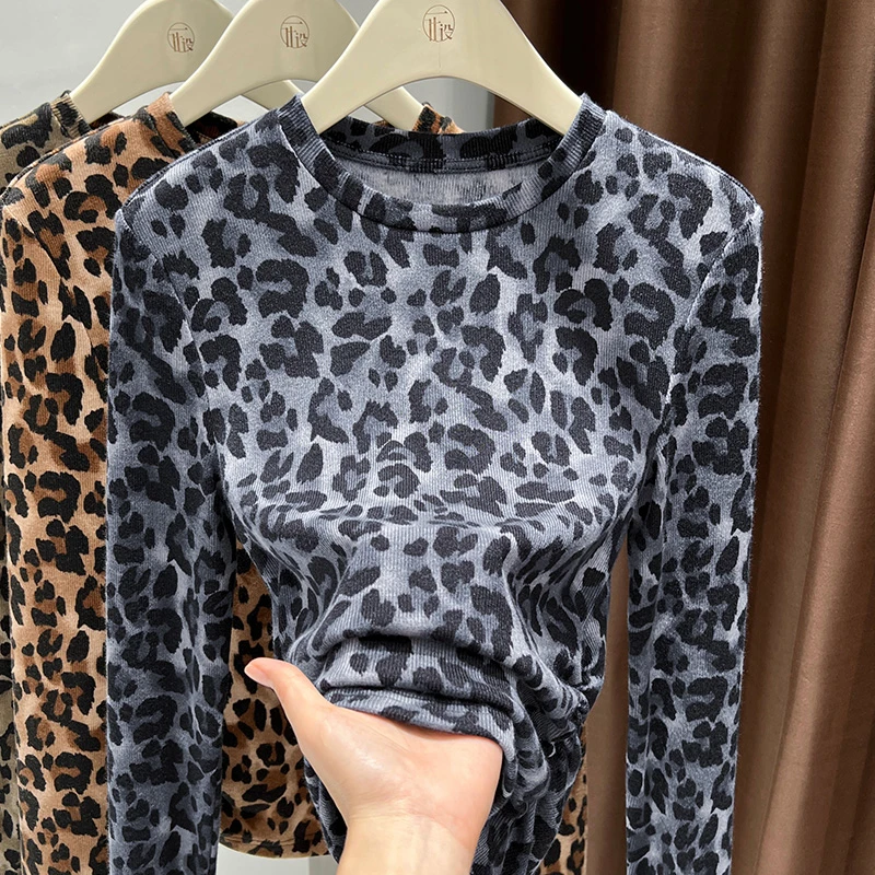 时尚豹纹长袖针织打底衫女士秋冬短款小圆领正肩小衫内搭显瘦上衣