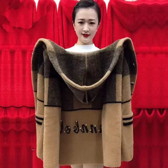 秋冬款外套女仿貂绒加绒加厚上衣中老年宽松洋气连帽保暖毛呢大衣